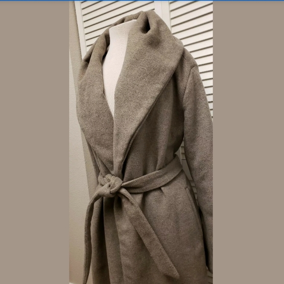 SOLD. ZARA Robe Coat Wool w/ Shawl Collar and Belt - Picture 3 of 8